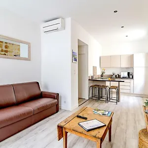  Appartement Et Entre Le Pont D Et Le Palais Des Papes France